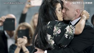 男友霸氣包下球場　浪漫求婚逼哭女友