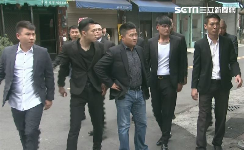 顏寬恒改行當「大哥」！為他獻處女秀