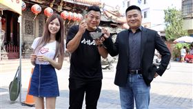 影「角頭2」演員張再興、前MP魔幻力量主唱「嘎嘎」潘俊佳
「草屯囝仔」阿倉飾演，顏清標兒，前立委顏寬恆，獻出MV的處女秀。（圖／紅心字會提供）