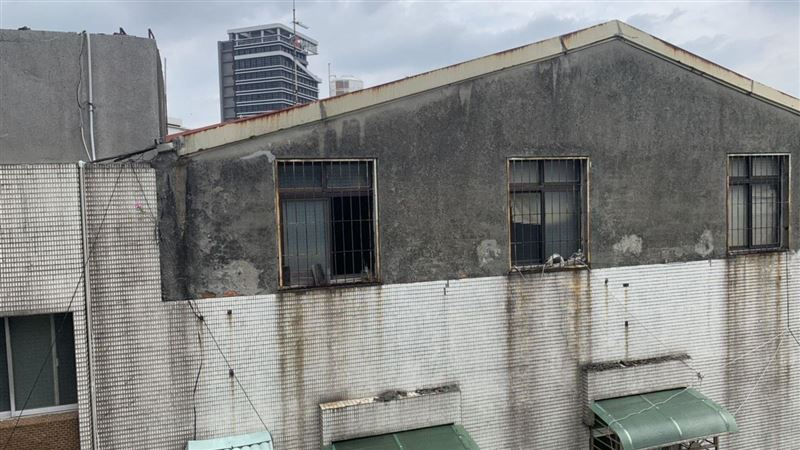 吳朋奉猝逝／住家曝光頂樓加蓋超簡樸