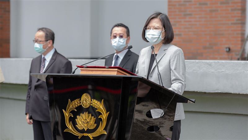 蔡英文視導憲兵　顧立雄首次陪同