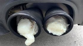 ▲美國男子的野馬遭塞發泡劑（圖／翻攝自Aaron Robinson臉書）