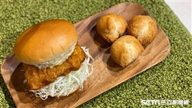 摩斯ＸSNOOPY集點加價購。（圖／記者馮珮汶攝）