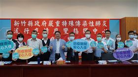 竹縣推安心旅宿標章　首批13業者獲認證新竹縣政府輔導旅宿業者強化環境衛生安全，辦理認證「安心旅宿」標章，首批13家業者獲認證，26日由縣長楊文科（左5）頒發標章。中央社記者郭宣(文三)攝　109年5月26日