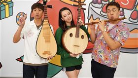 「國民老婆」吳卓源接受黃鴻升、關韶文下的戰帖。（圖／蝦皮直播提供）