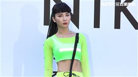 舒子晨首場EP簽唱會現場載歌載舞讓粉絲瘋狂。（記者邱榮吉/攝影）