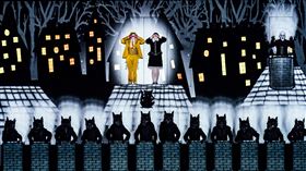 新版歌劇魔笛打破傳統　衛武營演出票房亮眼由柏林喜歌劇院與英國1927劇團聯手詮釋莫札特經典歌劇「魔笛」，打破傳統表演模式，讓演員與動畫、雜耍、歌舞、默劇等形式跨界融合演出，打造虛實交融的視覺體驗，2019年在高雄衛武營演出票房成績亮眼。（衛武營國家藝術文化中心提供）中央社記者趙靜瑜傳真　109年5月26日