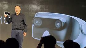 全球首款社交5G XR平台 周永明團隊發表宏達電前執行長周永明3年前創立XRSPACE，26日攜手中華電信等夥伴宣布推出全球首款支援5G的VR一體機裝置。中央社記者江明晏攝 109年5月26日