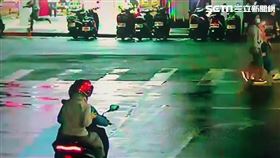 北市吳男慫恿謝女向錢莊借錢後消失，謝女帶人去西門町堵人爆發衝突。（圖／翻攝畫面）