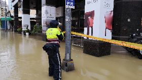 大雨滂沱  高市多處積水封路