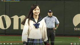 ▲橋本環奈2014年擔任開球嘉賓。（圖／翻攝自YouTube）