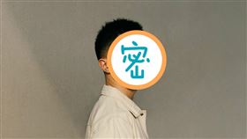 鄭興發新專輯《眼淚博物館》收集歌迷眼淚 因應疫情靠「似顏繪」代打宣傳

新歌《陽台》MV化身防疫小天使 揪HUSH浪漫對唱荷爾蒙噴發 華研提供