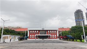 空總拆圍牆打開場域  光雕聲響展演點亮古蹟C-LAB空總台灣當代文化實驗場圍牆拆除，5月正式開放為無牆的文化美學公園，30、31日晚間將以光雕展演點亮古蹟建築。圖為空總戰情大樓。（空總台灣當代文化實驗場）中央社記者鄭景雯傳真  109年5月27日