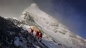 ▲中國大陸珠峰攻頂成功。（圖／翻攝自微博）