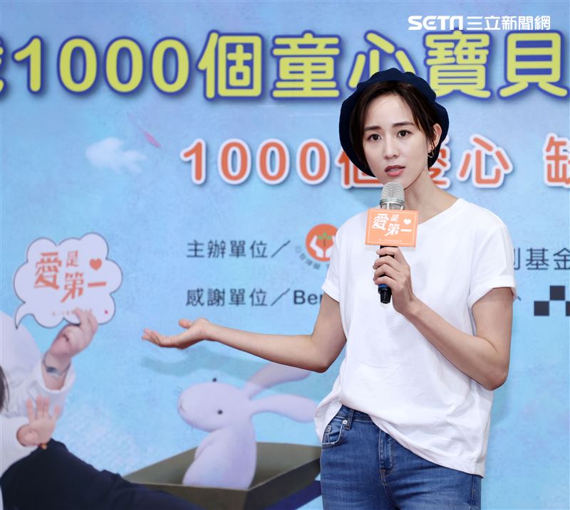 張鈞甯被問到和邱澤有無聯絡，張鈞甯則打哈哈「就是正常聯絡」，猶如迷魂陣，讓大家霧裡看花。（記者邱榮吉/攝影）