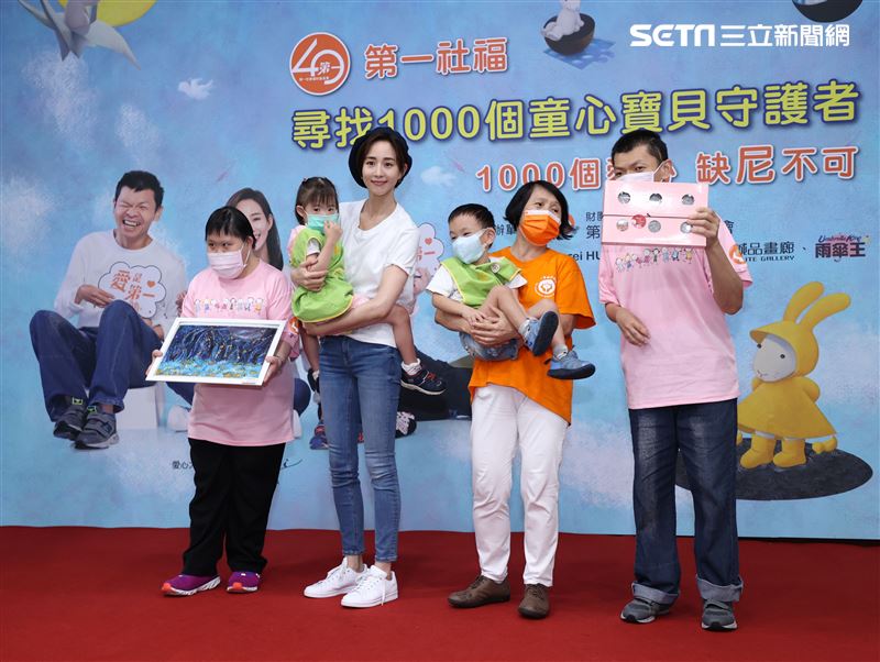 張鈞甯剪掉多年短髮超有個性出席第一社會福利基金會的「1000個童心寶貝守護者」公益活動。（記者邱榮吉/攝影）