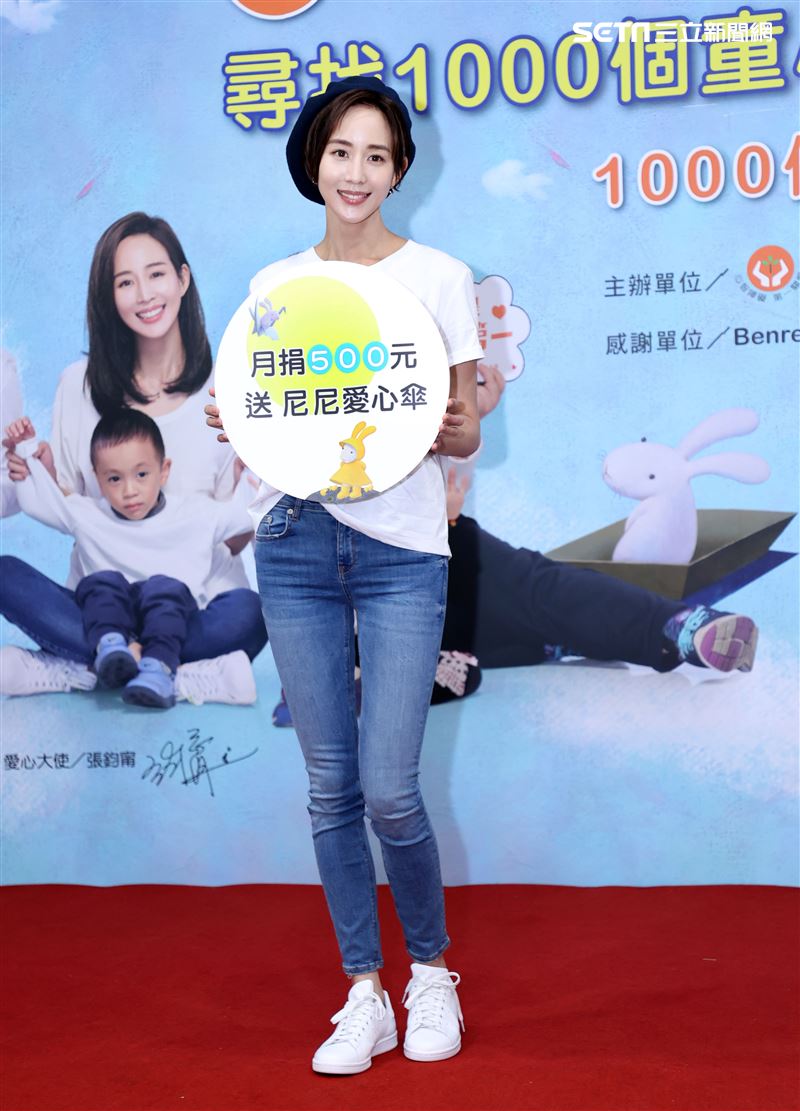 張鈞甯被問到和邱澤有無聯絡，張鈞甯則打哈哈「就是正常聯絡」，猶如迷魂陣，讓大家霧裡看花。（記者邱榮吉/攝影）