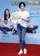 張鈞甯被問到和邱澤有無聯絡，張鈞甯則打哈哈「就是正常聯絡」，猶如迷魂陣，讓大家霧裡看花。（記者邱榮吉/攝影）