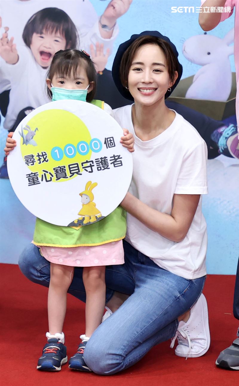 張鈞甯剪掉多年短髮超有個性出席第一社會福利基金會的「1000個童心寶貝守護者」公益活動。（記者邱榮吉/攝影）