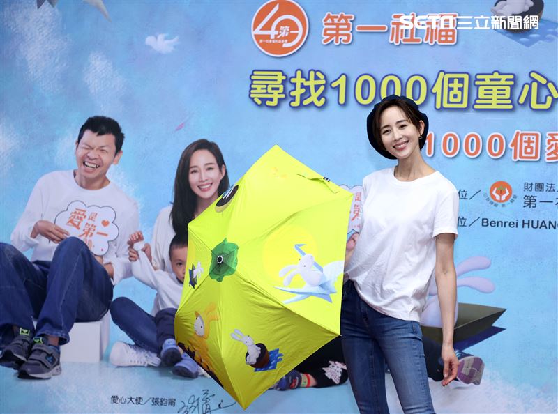 張鈞甯被問到和邱澤有無聯絡，張鈞甯則打哈哈「就是正常聯絡」，猶如迷魂陣，讓大家霧裡看花。（記者邱榮吉/攝影）