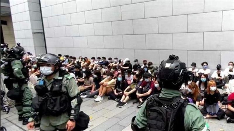 港民抗議國歌法　警朝人群發射胡椒彈