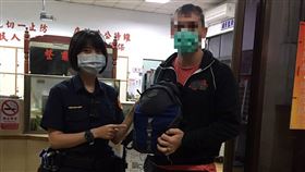 高雄,三民警局,老外,包包,警民合作（圖／三民第一分局長明派出所提供）