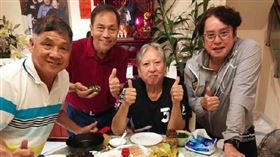 洪金寶近照流出！「最靈活胖子」激瘦一整圈　網驚：是他？(圖／翻攝自譚詠麟微博)