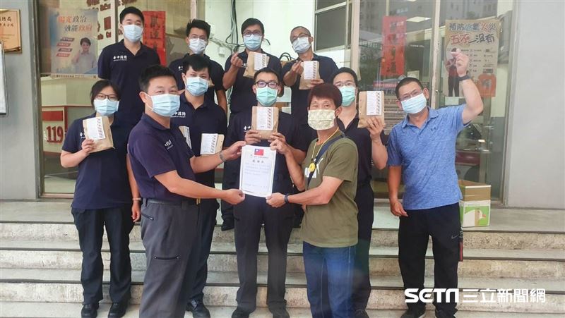 喑啞人士送雞蛋糕　原因暖到台中消防