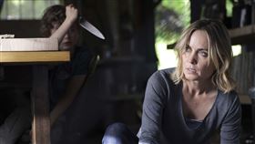 ▼▲（圖／龍祥電影提供）好萊塢76歲鬼后琳雪伊（Linda Shaye）過去曾出演過鬼才導演溫子仁的《陰兒房》系列電影再度翻紅，沒想到近日她又再度接演恐怖電影《捕魔網》，飾演一名賣「捕夢網」的女人，電影中不只琳雪伊有演出恐怖片經歷，恐怖電玩改編電影《沉默之丘》的蘭妲米契爾，與演出過網飛恐怖片《鬼入侵》的亨利湯瑪斯都列其中，讓粉絲直呼太期待。