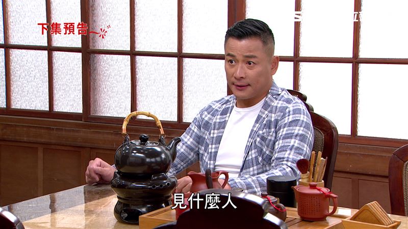 惡棍跌入陷阱　跳過美女議員找白手套