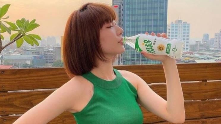 腰束奶澎　「小郭雪芙」狂晃乳網高潮