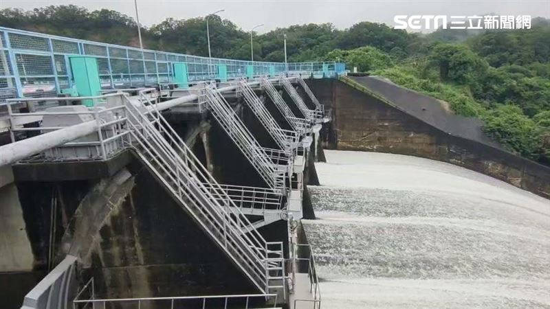 明德水庫大進帳　直逼滿水位適度洩洪