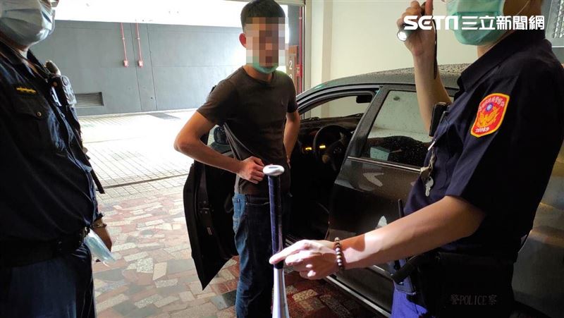 3惡煞闖汽旅擄人？勇母緊摟強褓女嬰