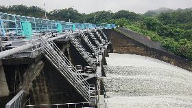 明德水庫調節性洩洪  後龍溪下游小心