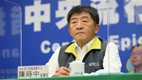 0527 CDC 指揮中心  粽子 
中央流行疫情指揮中心 周志浩 疫情監測組組長
中央流行疫情指揮中心 張上淳 專家諮詢小組召集人
中央流行疫情指揮中心 陳時中 指揮官
中央流行疫情指揮中心 陳宗彥 副指揮官
經濟部 沈榮津 部長
中央流行疫情指揮中心 莊人祥 發言人