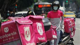 外送平台foodpanda全球首季訂單較去年倍增，母公司營收約新台幣170億元，年增92%，其中亞洲地區營收約新台幣66億元，年增198%。中央社記者裴禛攝 109年4月17日