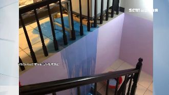 洗衣精自爆成瀑布　店員教一招秒解決