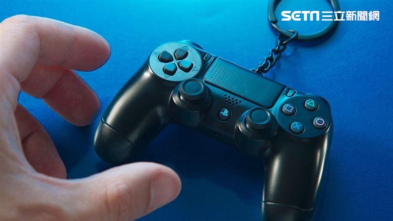 遊戲迷必收逸品！DS4造型悠遊卡