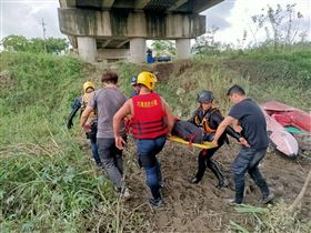 屏東,萬巒大橋,落水,失蹤,抓魚（圖／翻攝畫面）