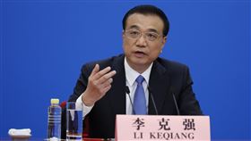 李克強出席2020年總理記者會中國2020年全國兩會結束。中國國務院總理李克強28日在北京出席記者會並回答中外記者提問。今年提問重點仍聚焦中國的經濟情況，特別是如何因應武漢肺炎疫情衝擊，此外，李克強也就涉港台問題簡要回應。（中新社提供）中央社  109年5月28日