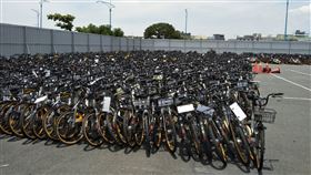 oBike單車成廢鐵無樁共享單車oBike在台分公司倒閉，單車成廢鐵衍生棄置亂象，新北市政府2019年7月間執行oBike清除專案行動，共計拖吊清除6308輛oBike。（新北市交通局提供）　中央社記者葉臻傳真　109年5月28日