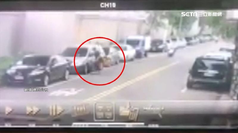 男騎鐵馬撞路邊車逃逸　車主怒PO網