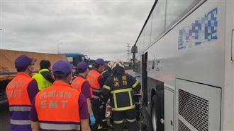 國道一號聯結車與客運追撞　8人送醫