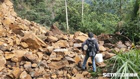 南投國姓鄉和埔里交界的觀音三號隧道土石崩塌、道路中斷／翻攝畫面