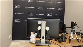 M17新大樓增設直播間旗下擁有直播平台17 Media的M17集團28日公開新辦公大樓樣貌，1樓設有3間直播間，配備防噴麥的麥克風、混音器、直播燈和2台螢幕等專業器材。中央社記者吳家豪攝 109年5月28日
