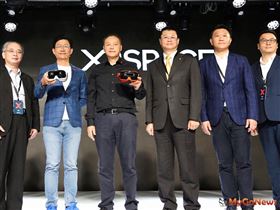 永慶房產集團業務總經理葉凌棋(右3)參加XRSPACE全球發表會，宣布與周永明(左3)合作開發5G XR沉浸式遠距線上看屋服務（圖／永慶房屋）