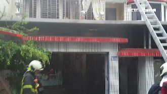 透天厝火警婦受困　分隊長踩空摔傷