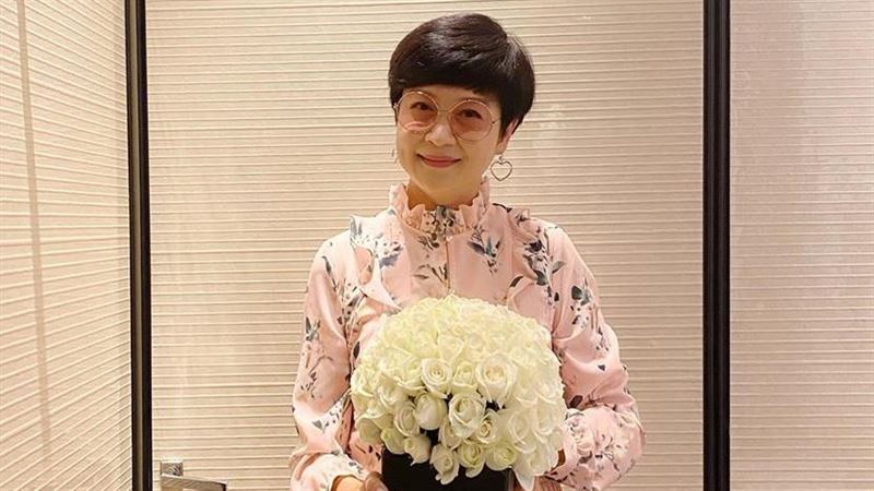 花系列女星被豬哥偷拍　裙底風光全洩