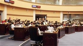 花蓮礦石特別稅定案  逐年開徵每公噸70元花蓮縣議會29日三讀修正通過攸關花蓮縣政府最大筆自有財源的花蓮縣礦石開採景觀維護特別稅自治條例，維持每公噸徵收新台幣70元，課徵年限調為1年。中央社記者張祈攝  109年5月29日