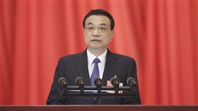 中國修改政府工作報告  增加九二共識與和平發展陸媒報導，有關官員29日證實，中國國務院總理李克強22日在全國人大提出政府工作報告（圖）後，涉台內容已做了修改，增加「一個中國原則、九二共識、兩岸和平發展」的文字表述。（中新社提供）中央社  109年5月29日